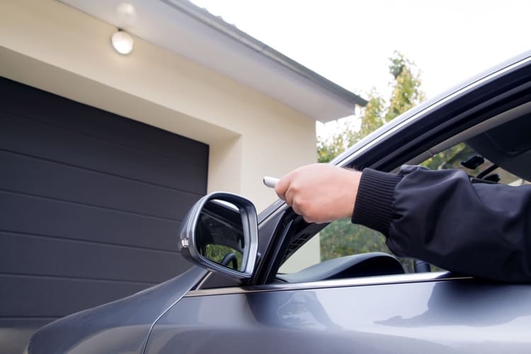 automatismes de portes de garage à Plemet